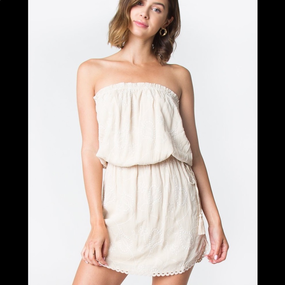 EUC Sugarlips strapless cream flowy tied dress- L